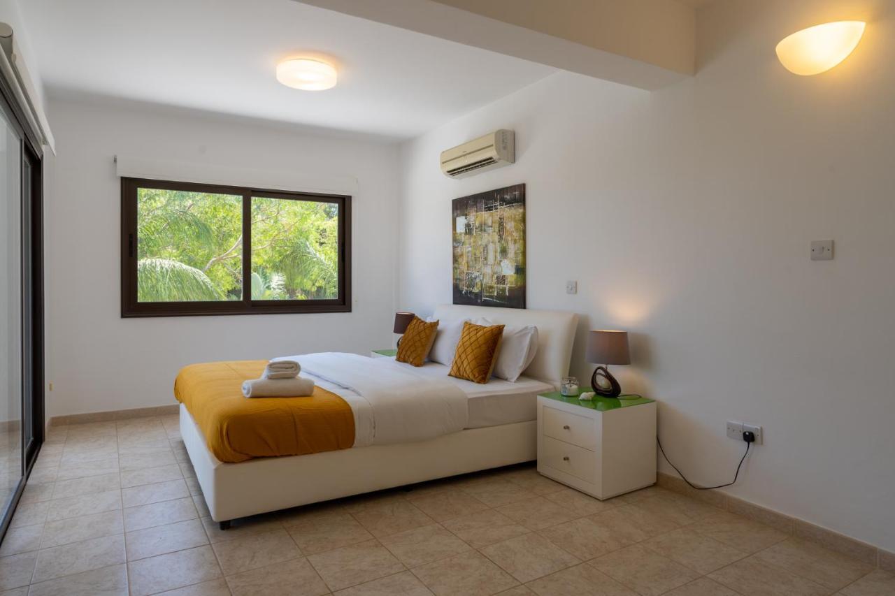 Lime 3-Bedroom Villa In Protaras Extérieur photo