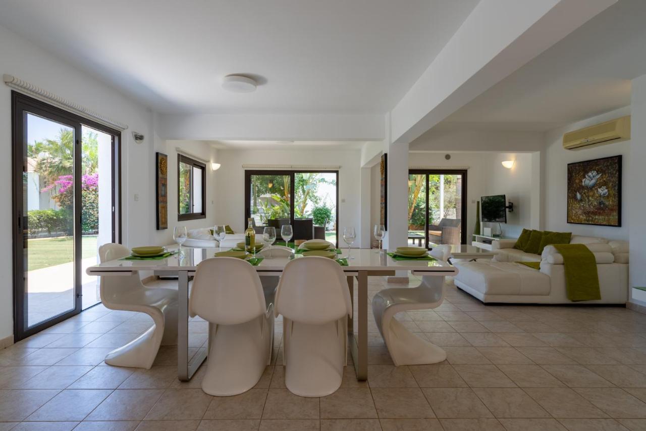 Lime 3-Bedroom Villa In Protaras Extérieur photo