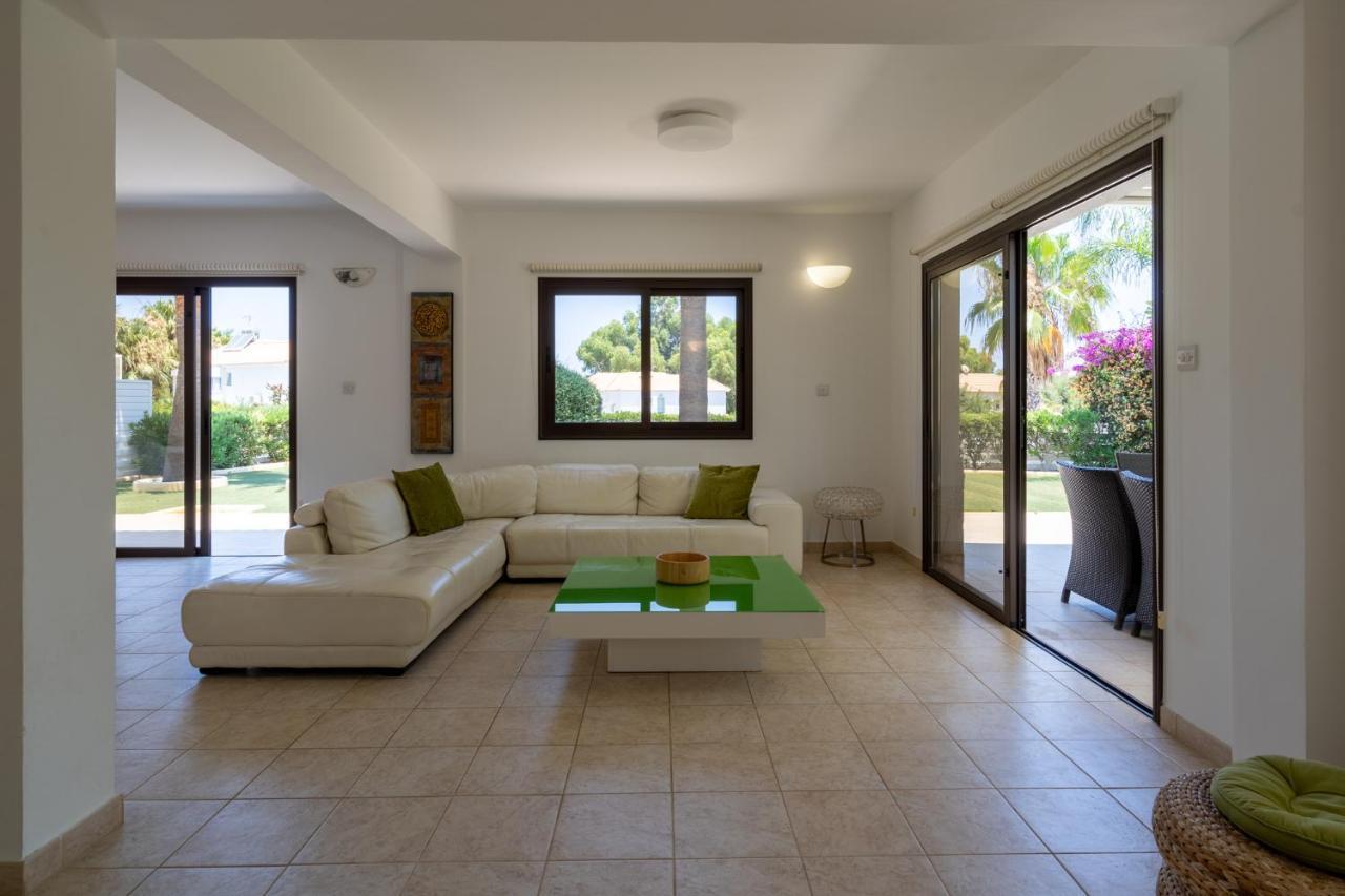 Lime 3-Bedroom Villa In Protaras Extérieur photo