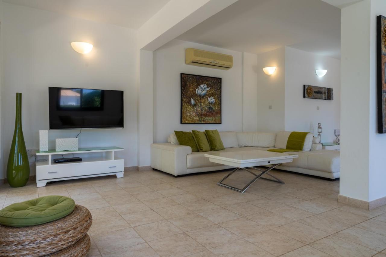 Lime 3-Bedroom Villa In Protaras Extérieur photo