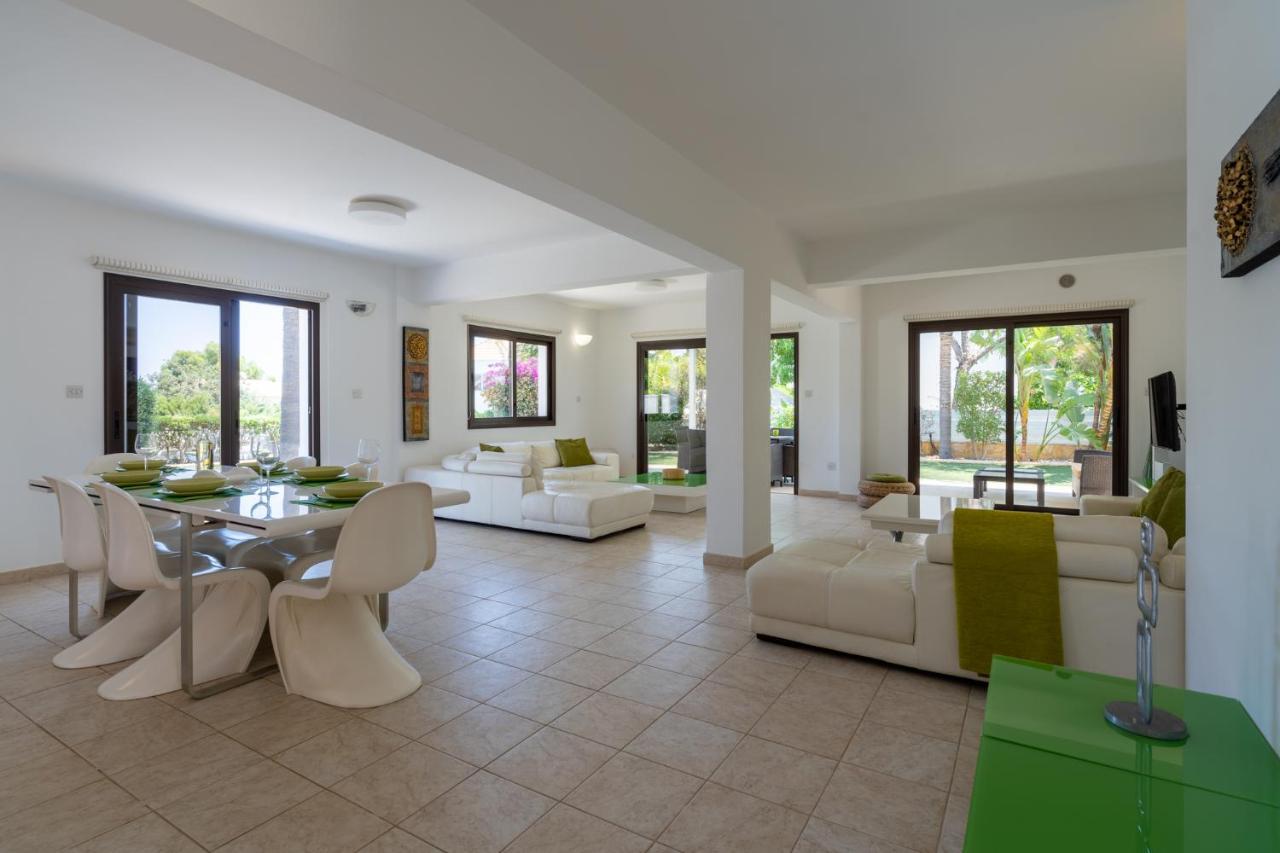 Lime 3-Bedroom Villa In Protaras Extérieur photo